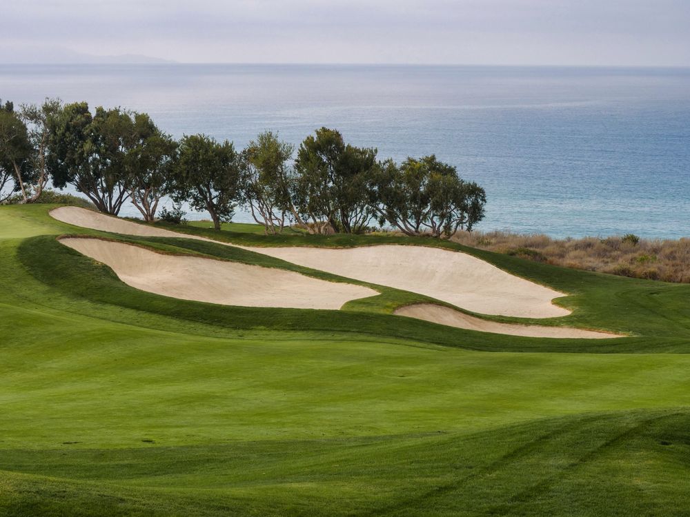 Campo de golf al amanecer